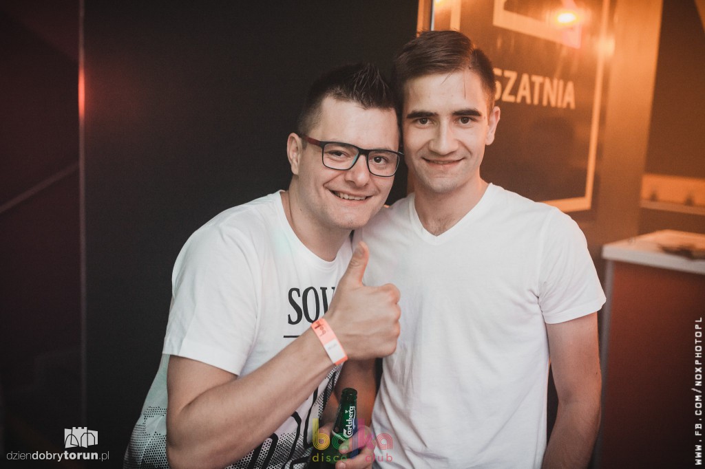 Wyśmiewana muzyka ściąga tłumy