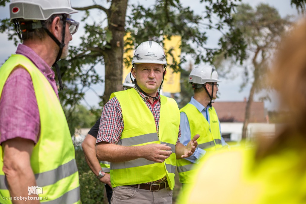 Szpital na Bielanach rośnie w oczach