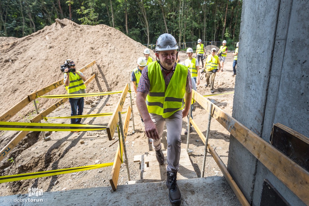 Szpital na Bielanach rośnie w oczach