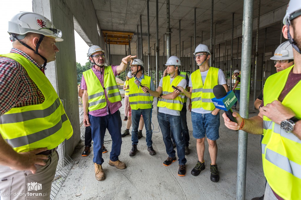 Szpital na Bielanach rośnie w oczach