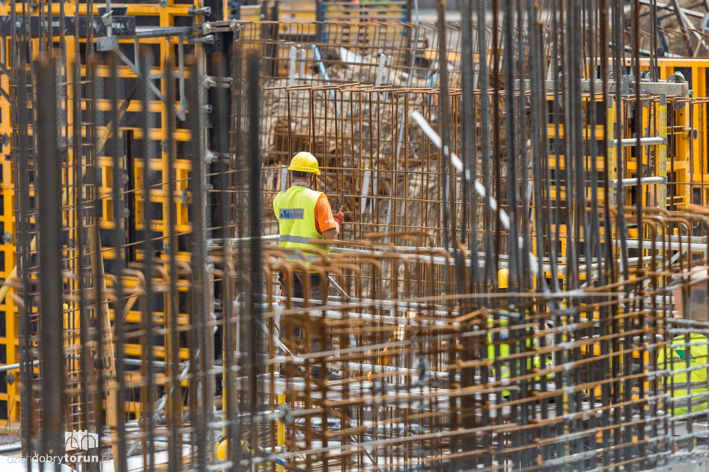 Szpital na Bielanach rośnie w oczach