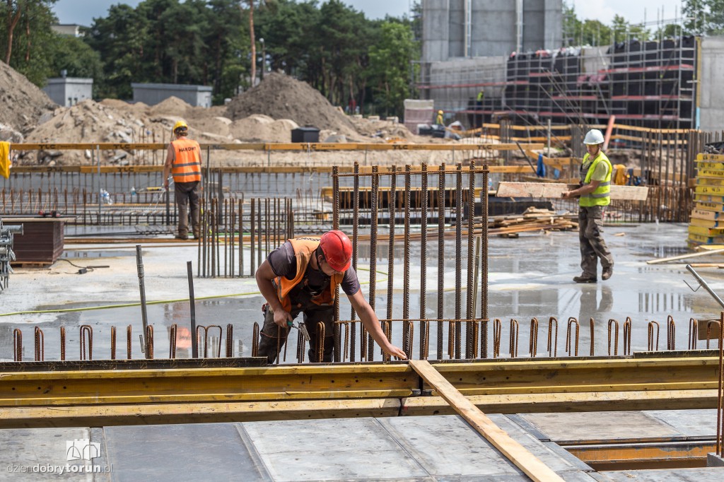 Szpital na Bielanach rośnie w oczach