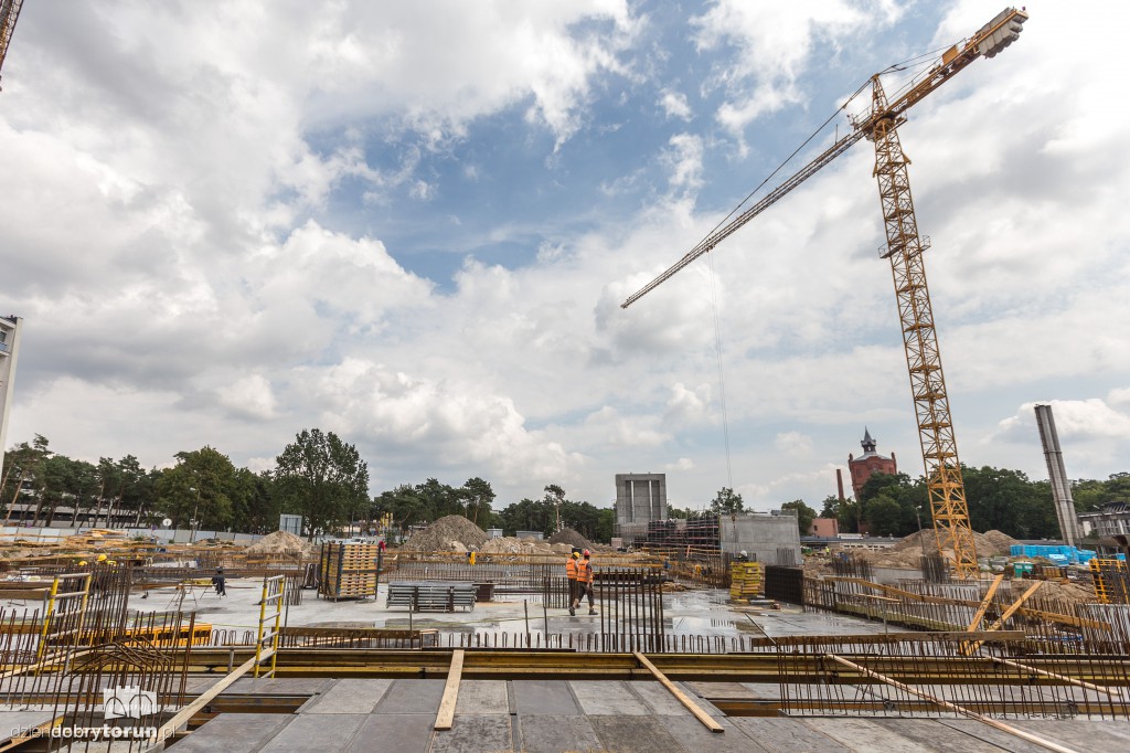 Szpital na Bielanach rośnie w oczach