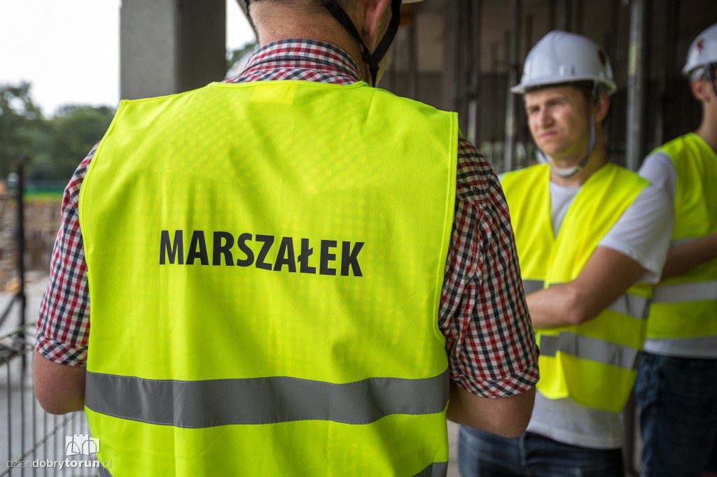 Szpital na Bielanach rośnie w oczach