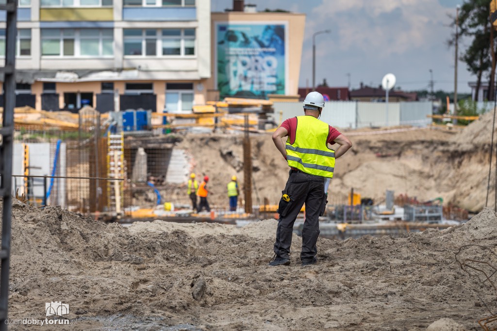 Szpital na Bielanach rośnie w oczach