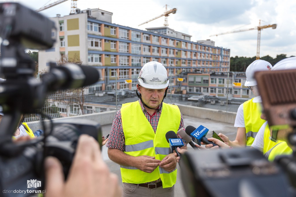 Szpital na Bielanach rośnie w oczach