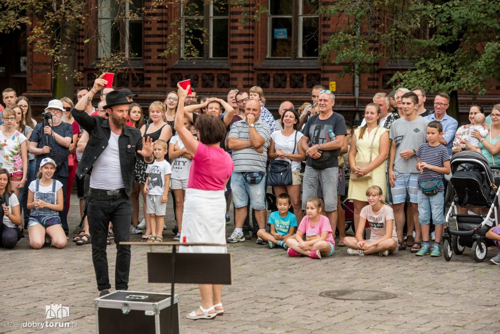 Pan Ząbek czarował na Starówce