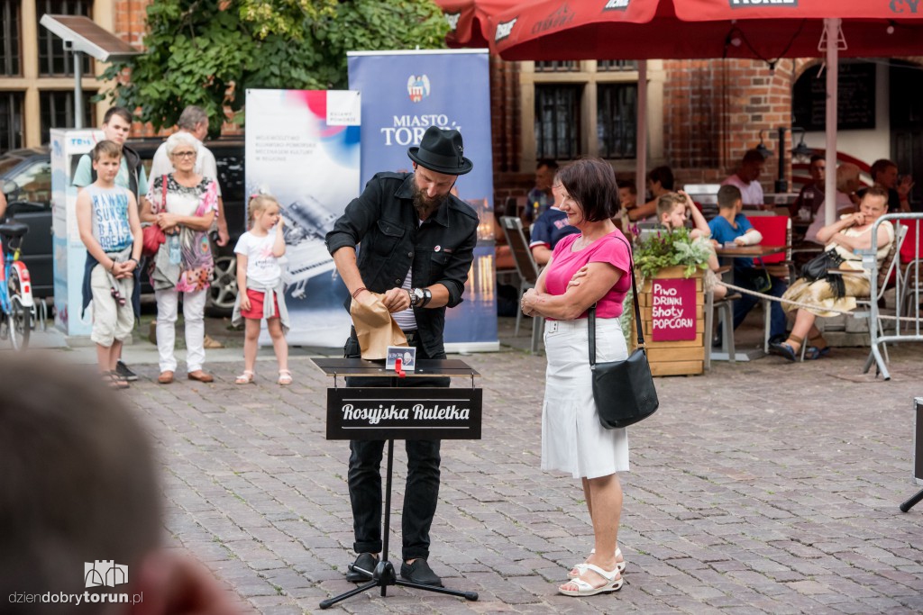 Pan Ząbek czarował na Starówce