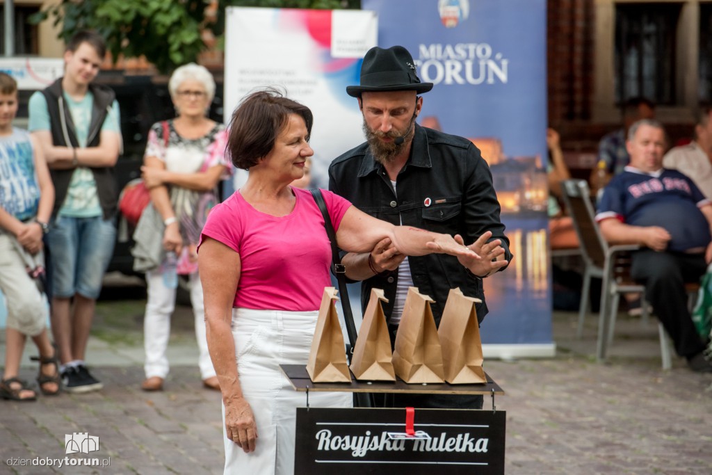 Pan Ząbek czarował na Starówce