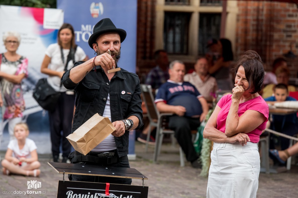 Pan Ząbek czarował na Starówce