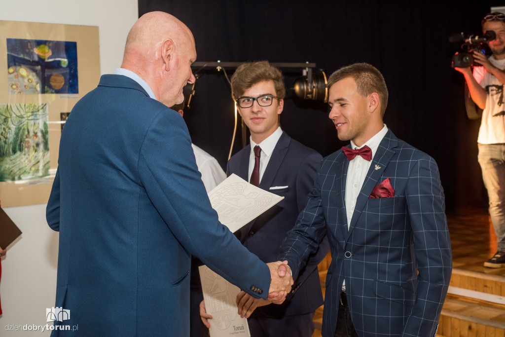 19 uczniów dostało nagrody prezydenta