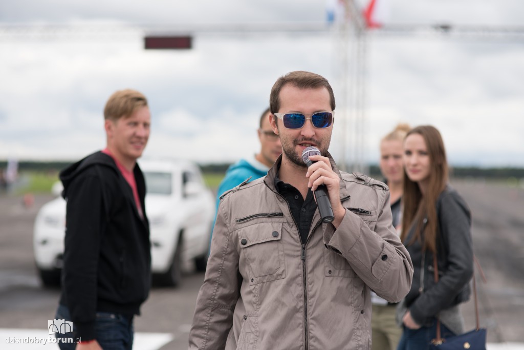 100 tysięcy koni na lotnisku!