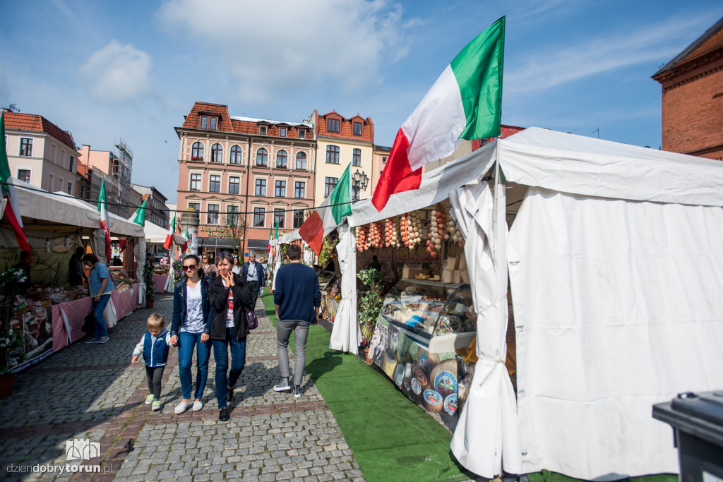 Włoski targ na Rynku Nowomiejskim