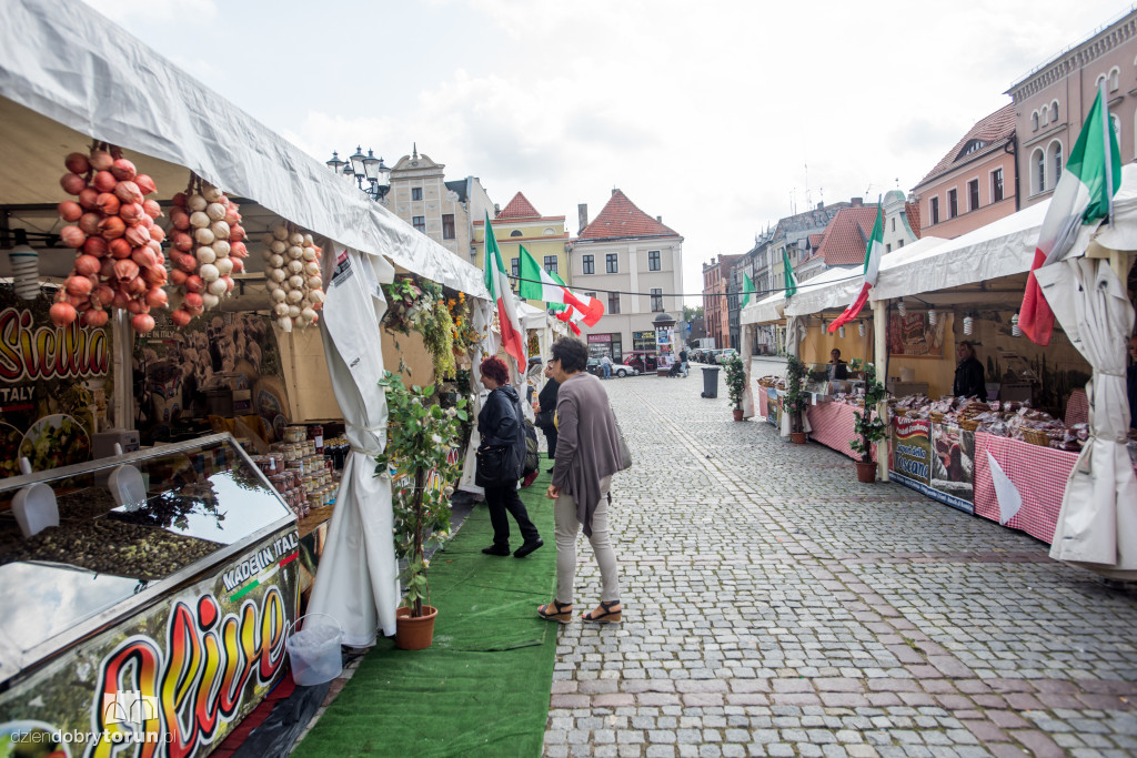 Włoski targ na Rynku Nowomiejskim