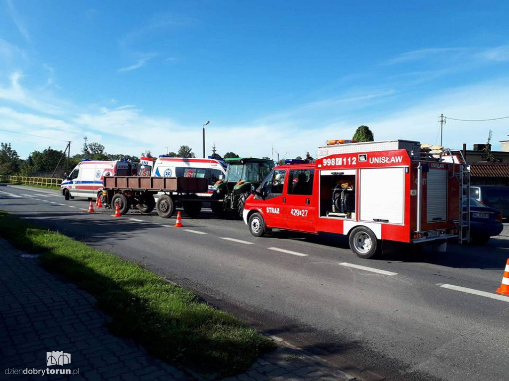 Karetka wjechała w traktor. W środku była kobieta