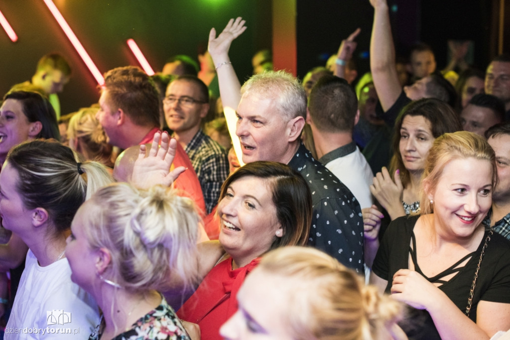 Koncert zespołu Piękni i Młodzi w klubie Bajka
