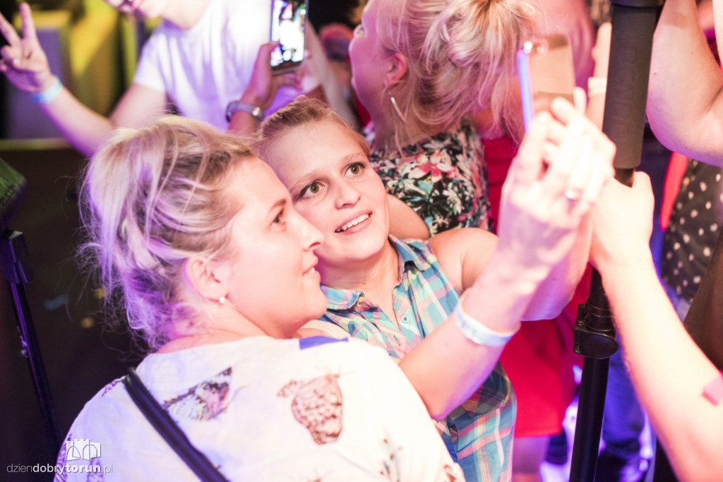Koncert zespołu Piękni i Młodzi w klubie Bajka