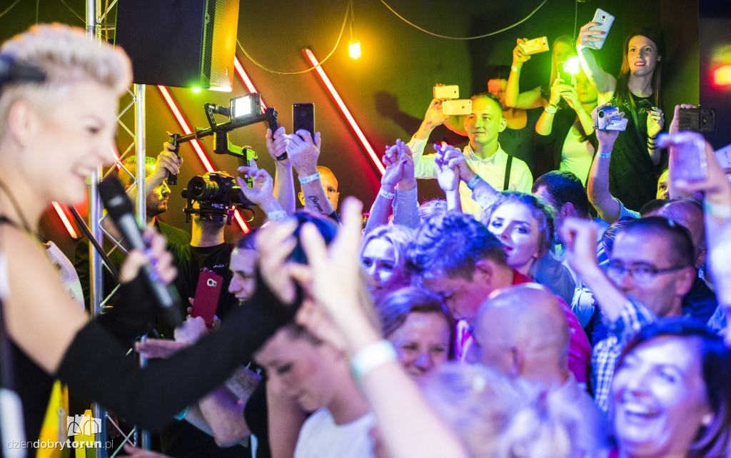 Koncert zespołu Piękni i Młodzi w klubie Bajka