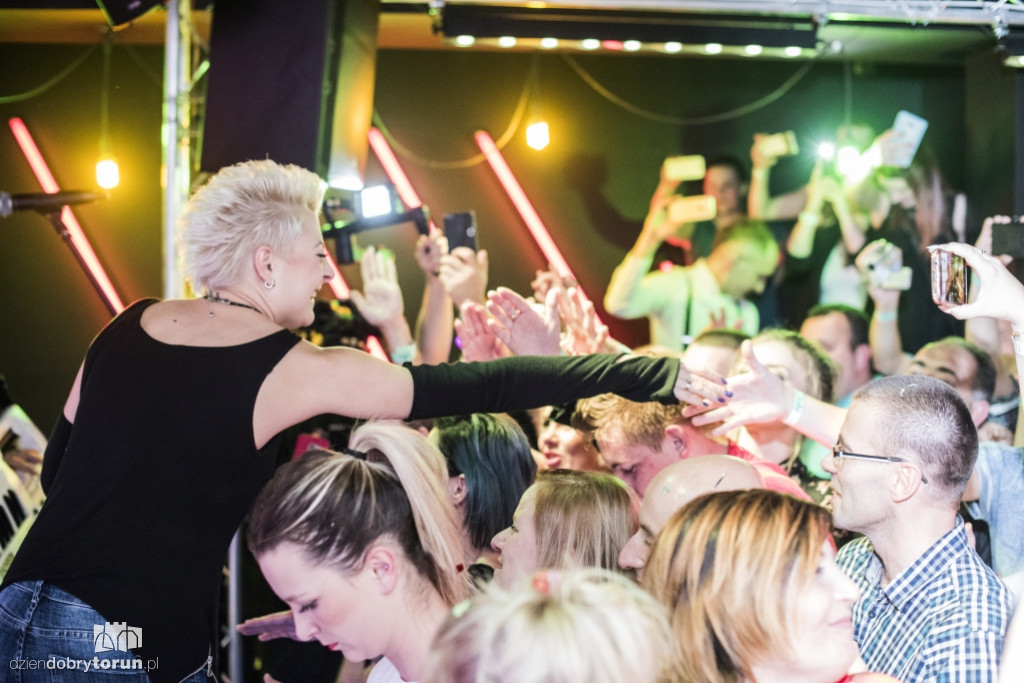 Koncert zespołu Piękni i Młodzi w klubie Bajka