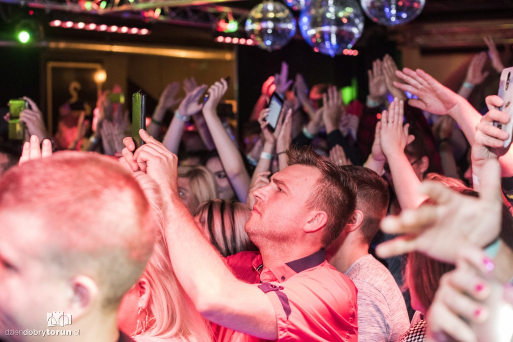 Koncert zespołu Piękni i Młodzi w klubie Bajka