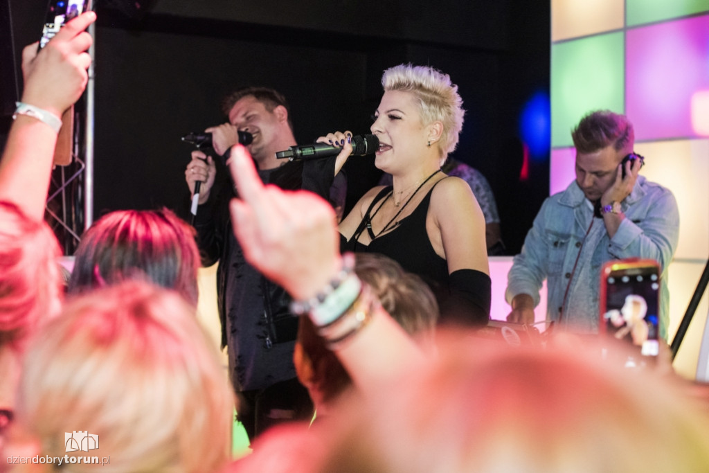 Koncert zespołu Piękni i Młodzi w klubie Bajka