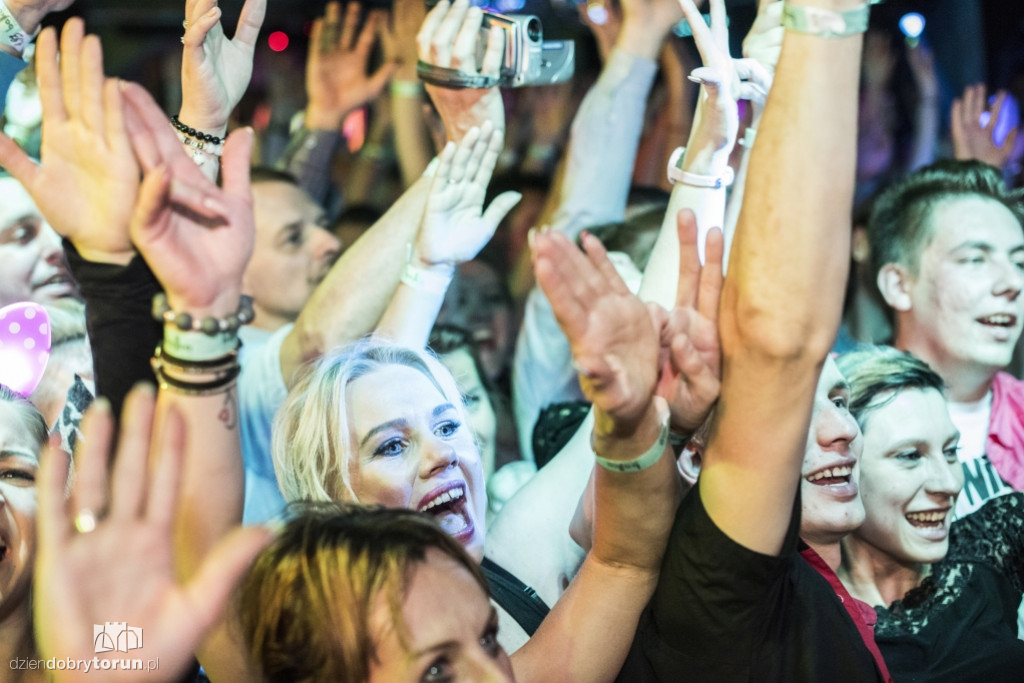 Koncert zespołu Piękni i Młodzi w klubie Bajka