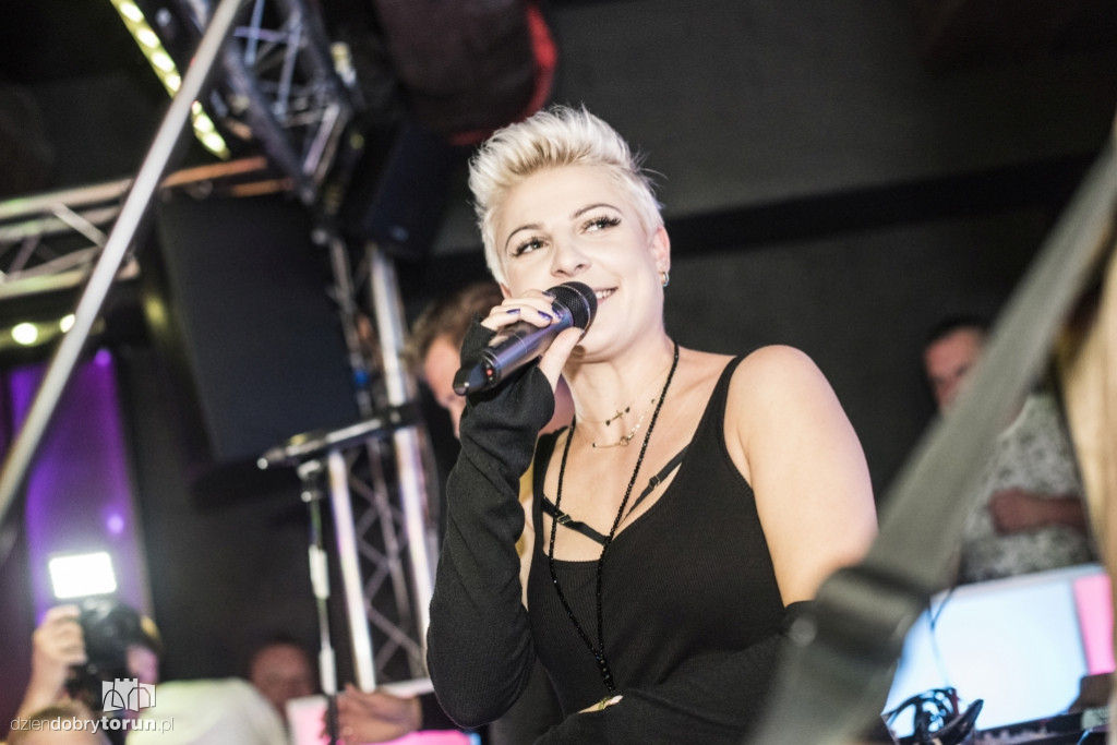 Koncert zespołu Piękni i Młodzi w klubie Bajka