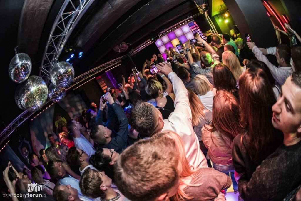 Koncert zespołu Piękni i Młodzi w klubie Bajka
