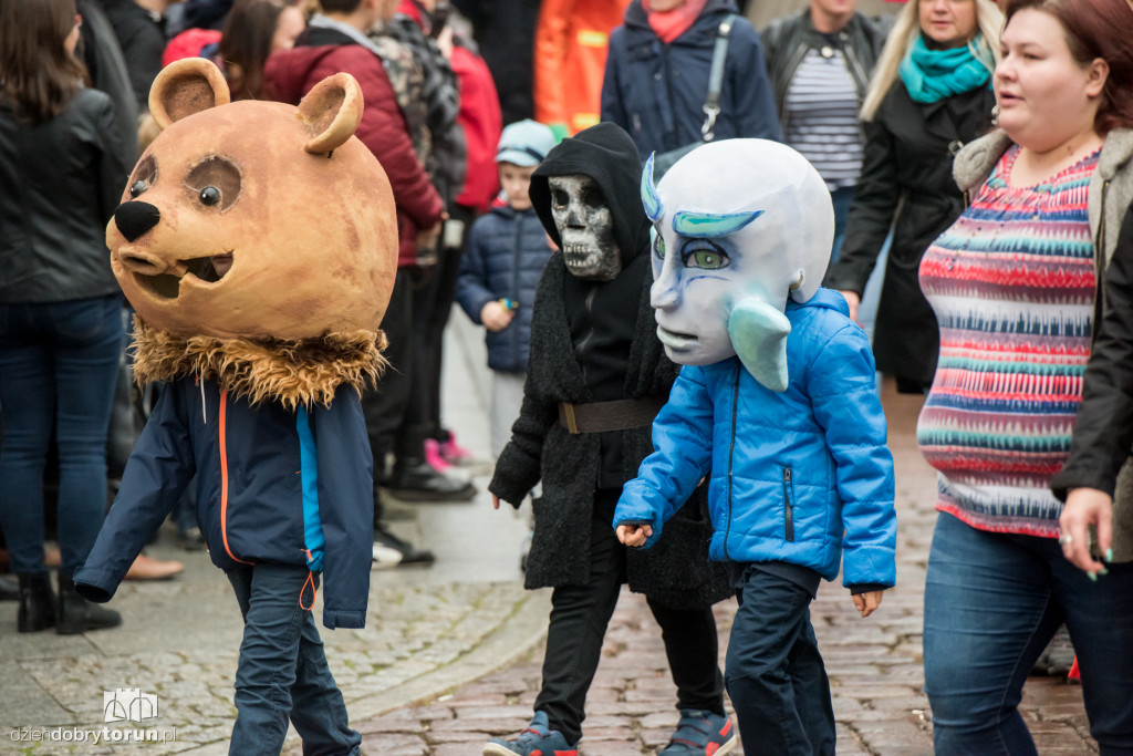 Teatralna parada na początek