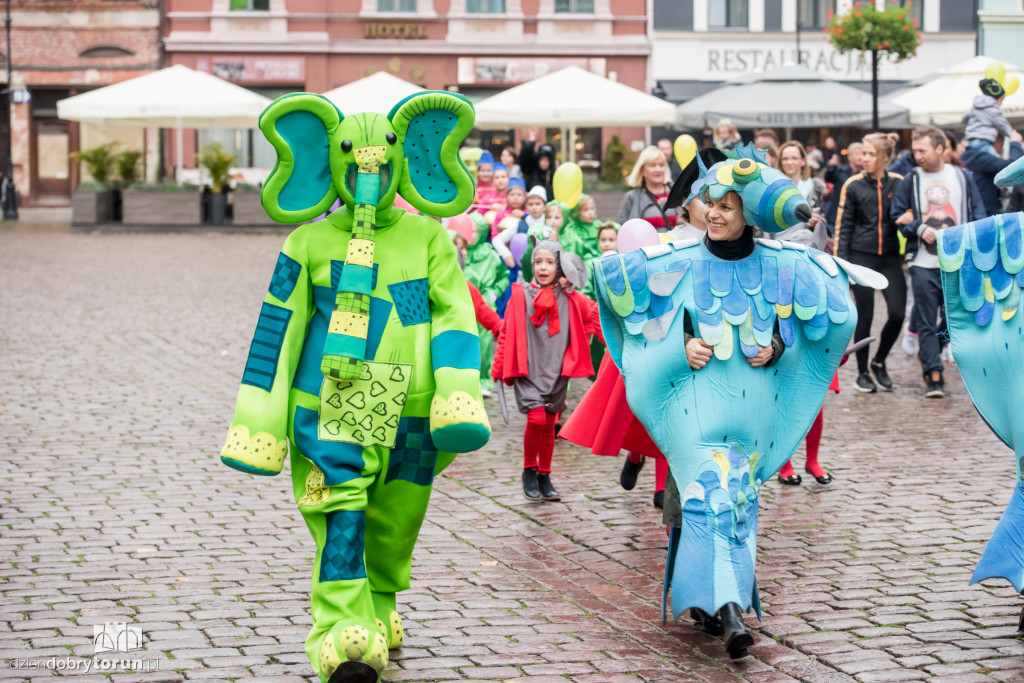 Teatralna parada na początek