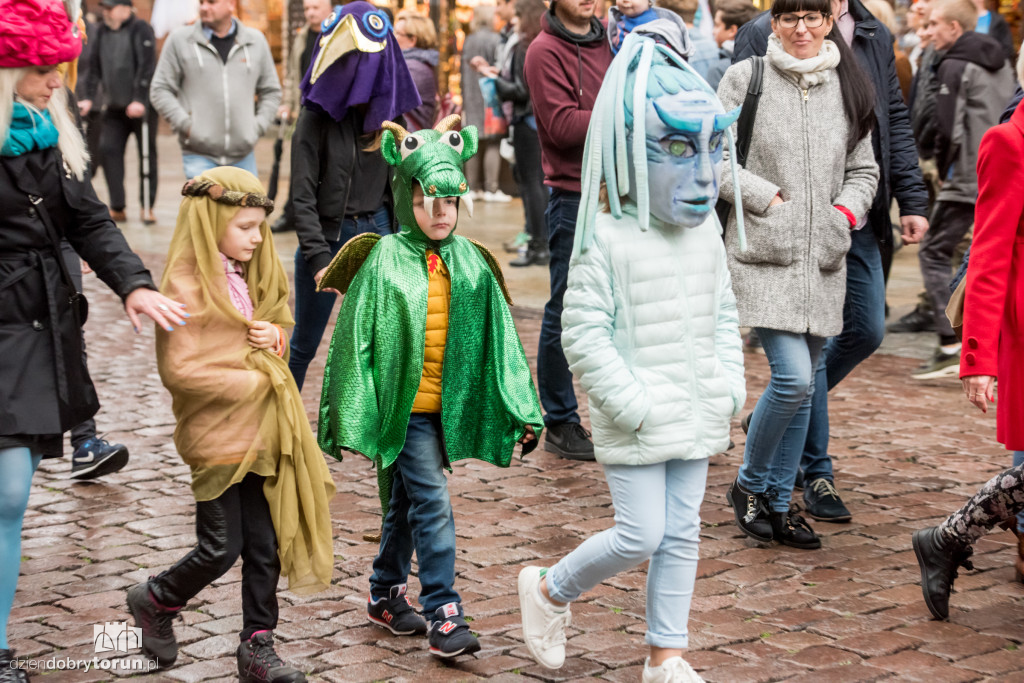 Teatralna parada na początek