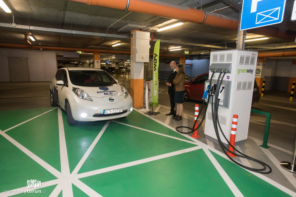 Ładowarka elektryczna dla aut już działa!
