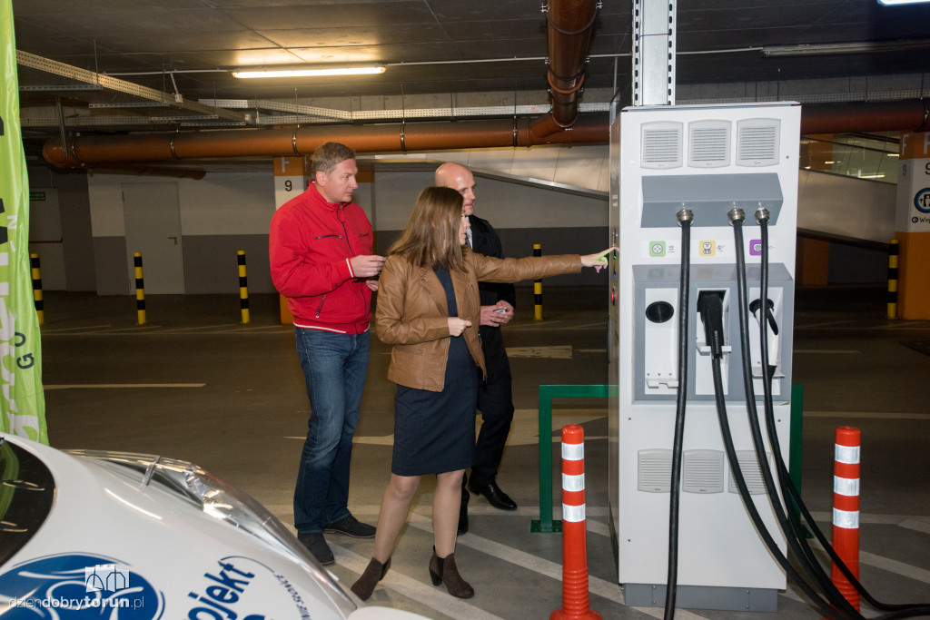 Ładowarka elektryczna dla aut już działa!
