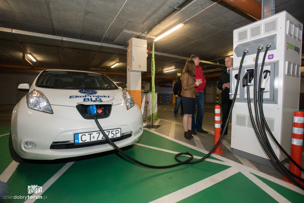 Ładowarka elektryczna dla aut już działa!