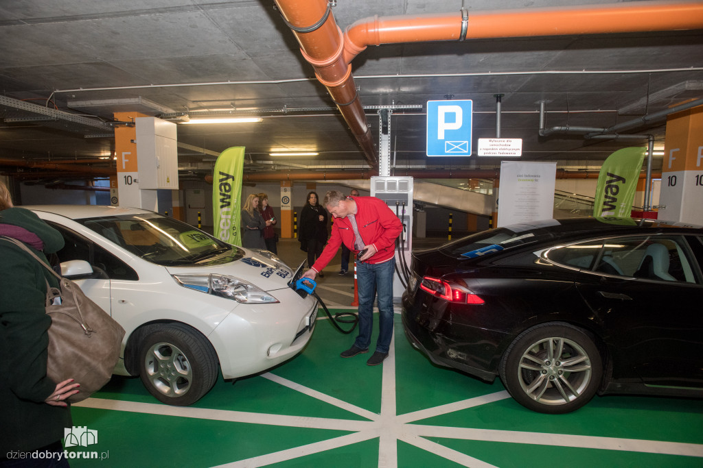 Ładowarka elektryczna dla aut już działa!