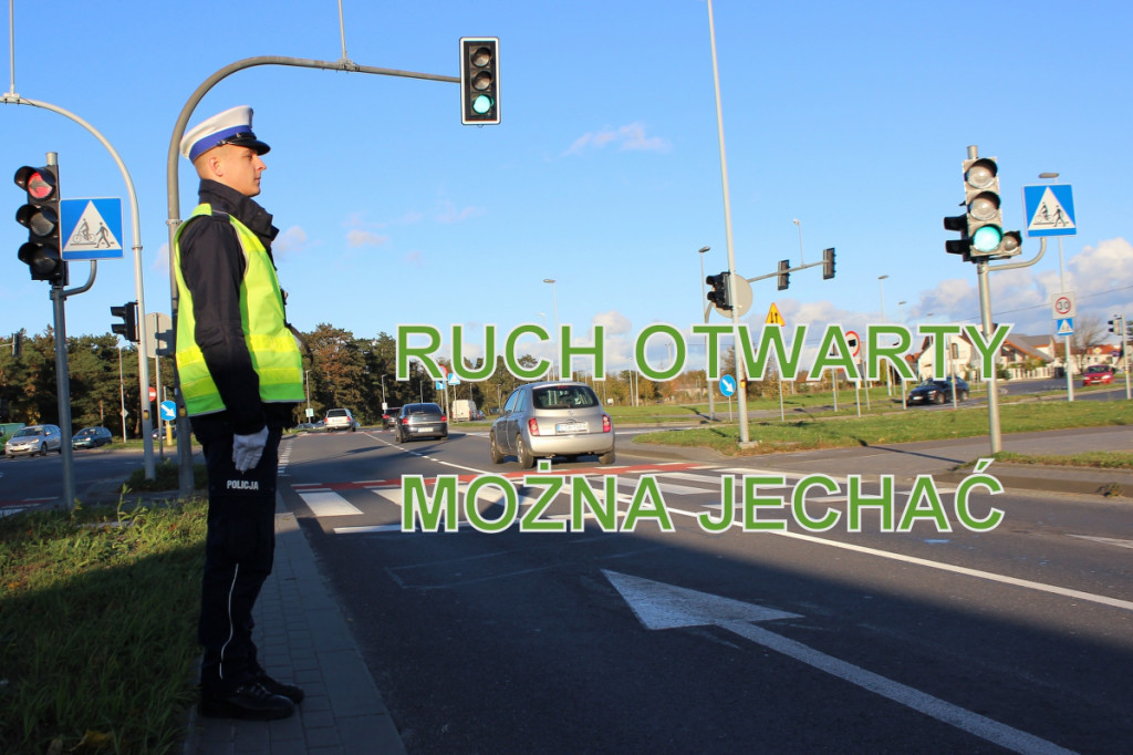Policjant kieruje ruchem. Wiesz, co robić?