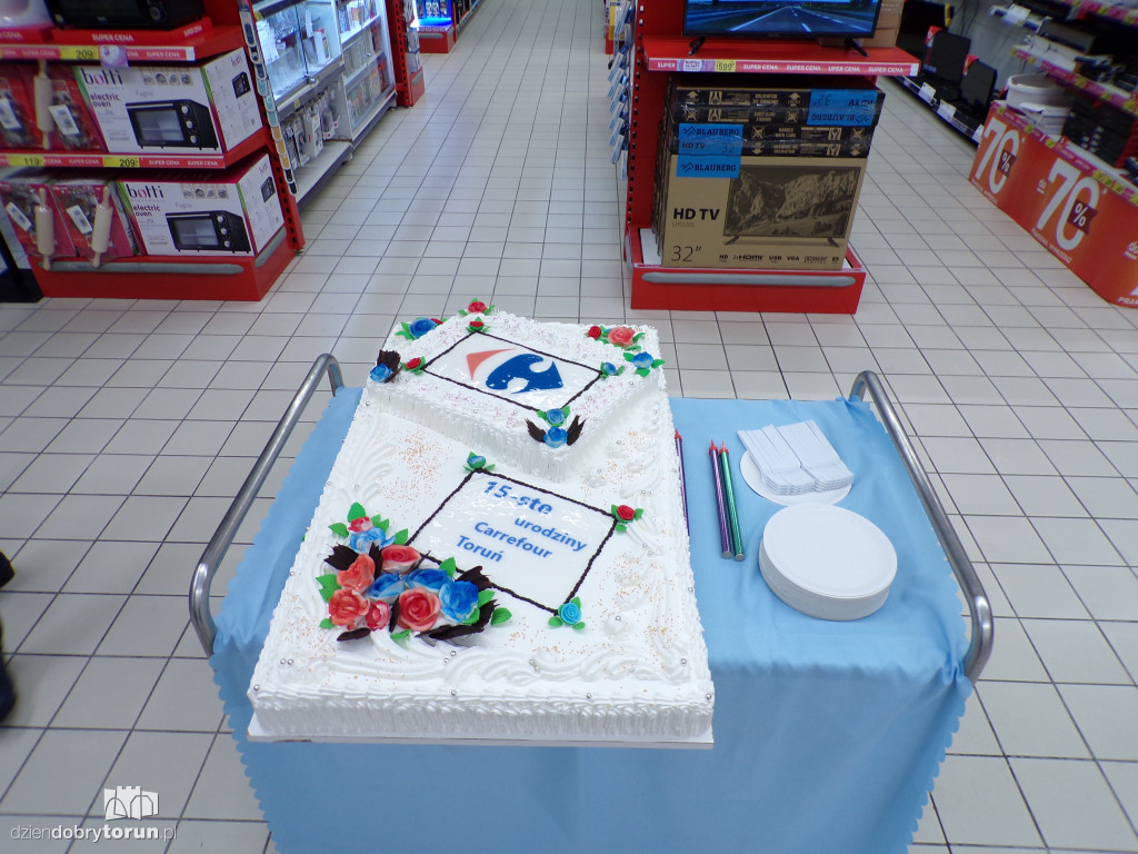 Toruński Carrefour ma już 15 lat