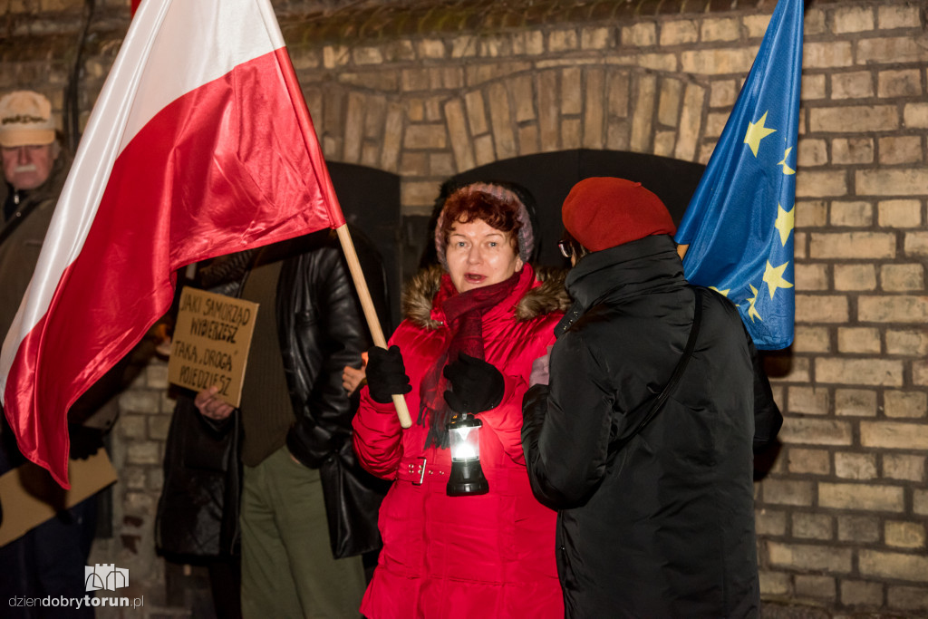 KOD znów protestował pod sądem