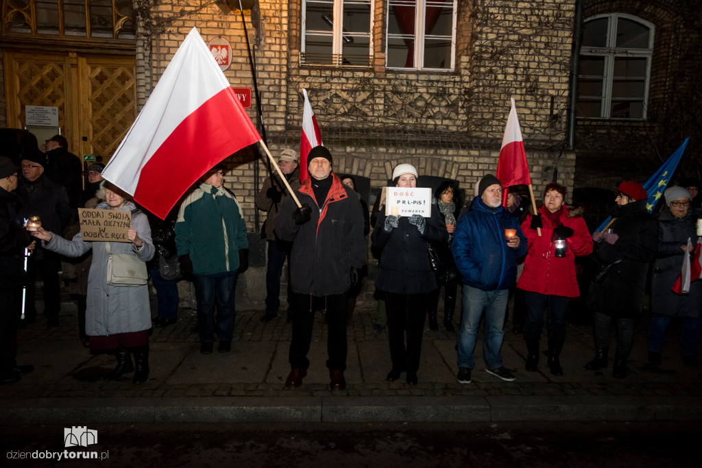 KOD znów protestował pod sądem