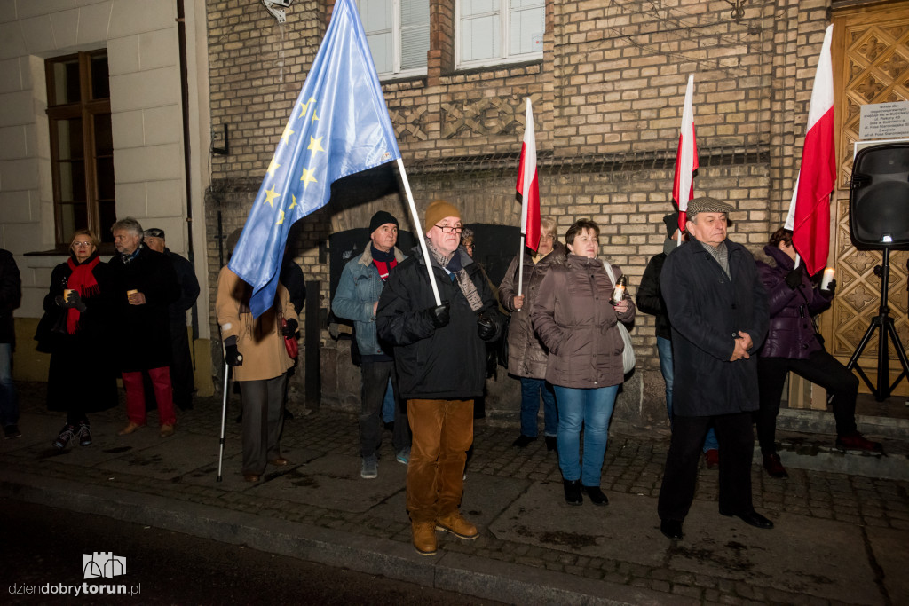 KOD znów protestował pod sądem