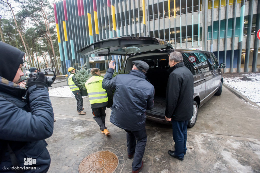 Otwarto parking przy szpitalu na Bielanach