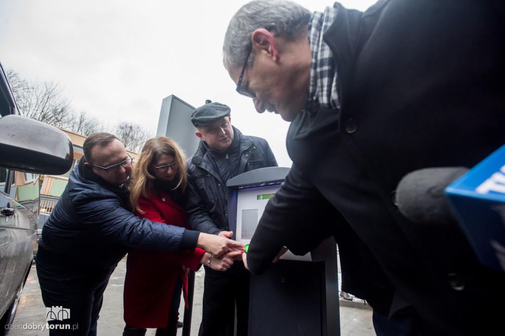 Otwarto parking przy szpitalu na Bielanach