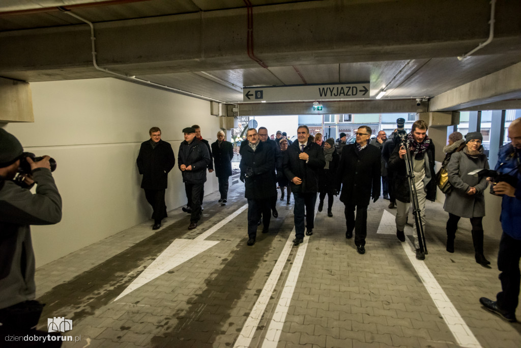 Otwarto parking przy szpitalu na Bielanach