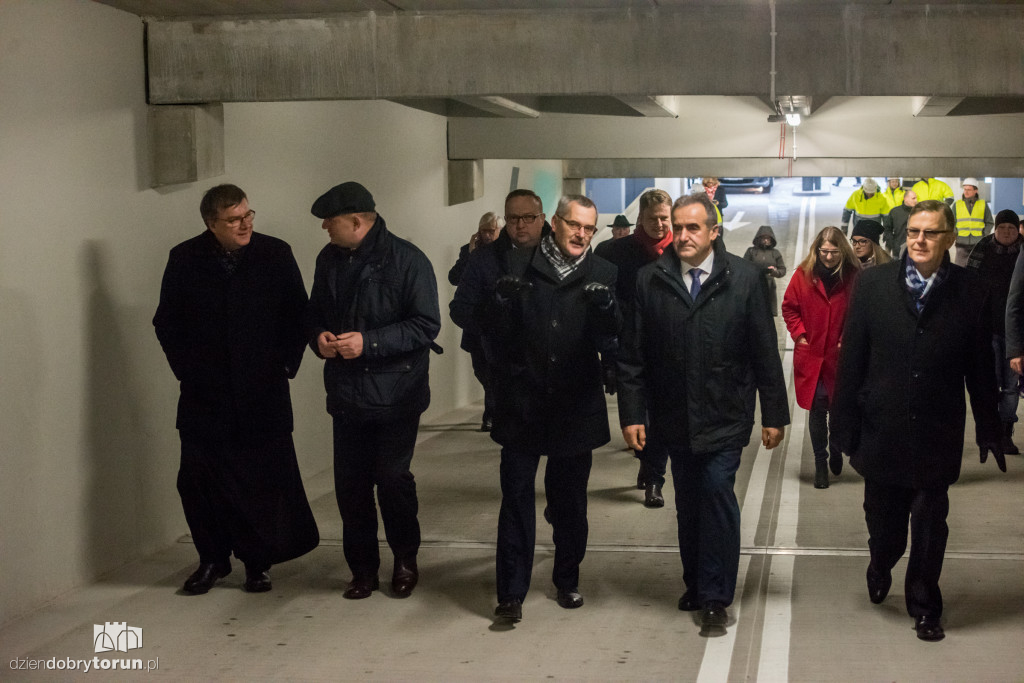 Otwarto parking przy szpitalu na Bielanach