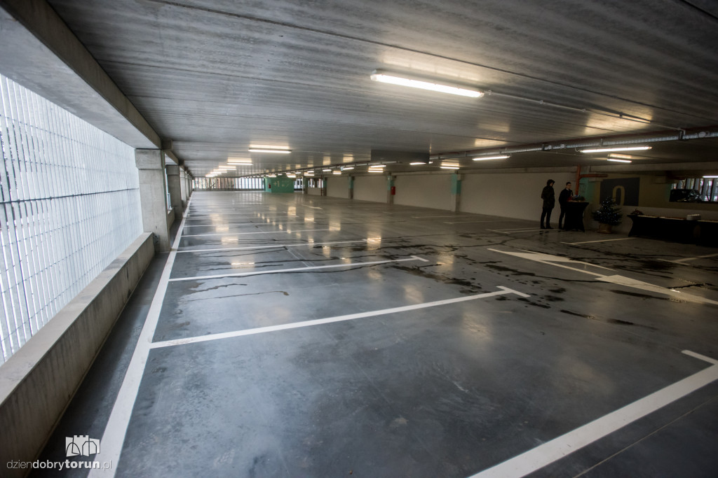 Otwarto parking przy szpitalu na Bielanach
