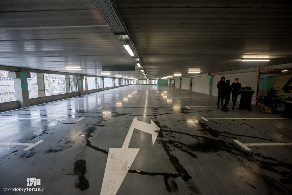 Otwarto parking przy szpitalu na Bielanach