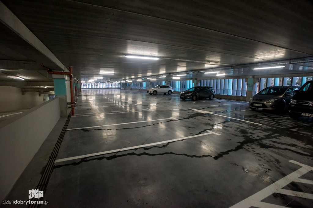 Otwarto parking przy szpitalu na Bielanach