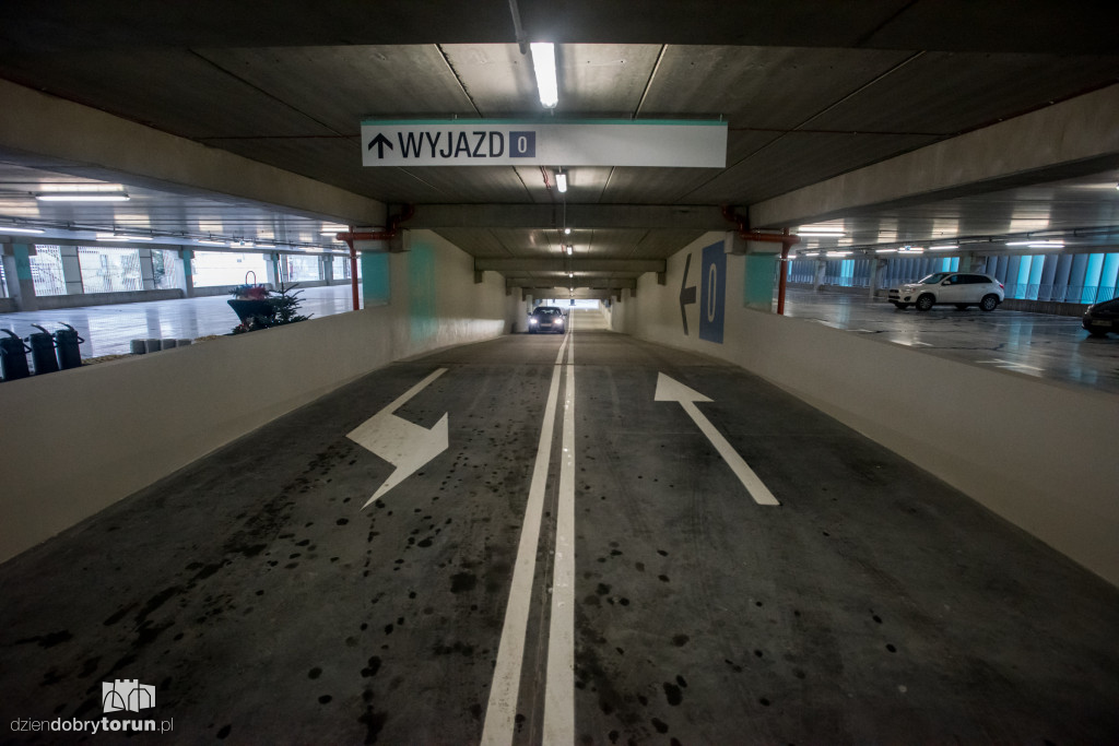 Otwarto parking przy szpitalu na Bielanach