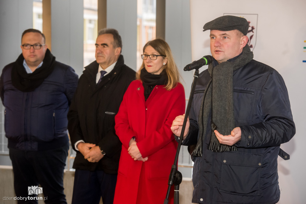 Otwarto parking przy szpitalu na Bielanach