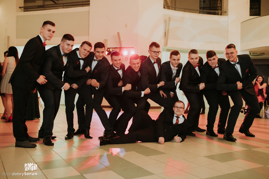 Studniówkowy bal ZST w Toruniu